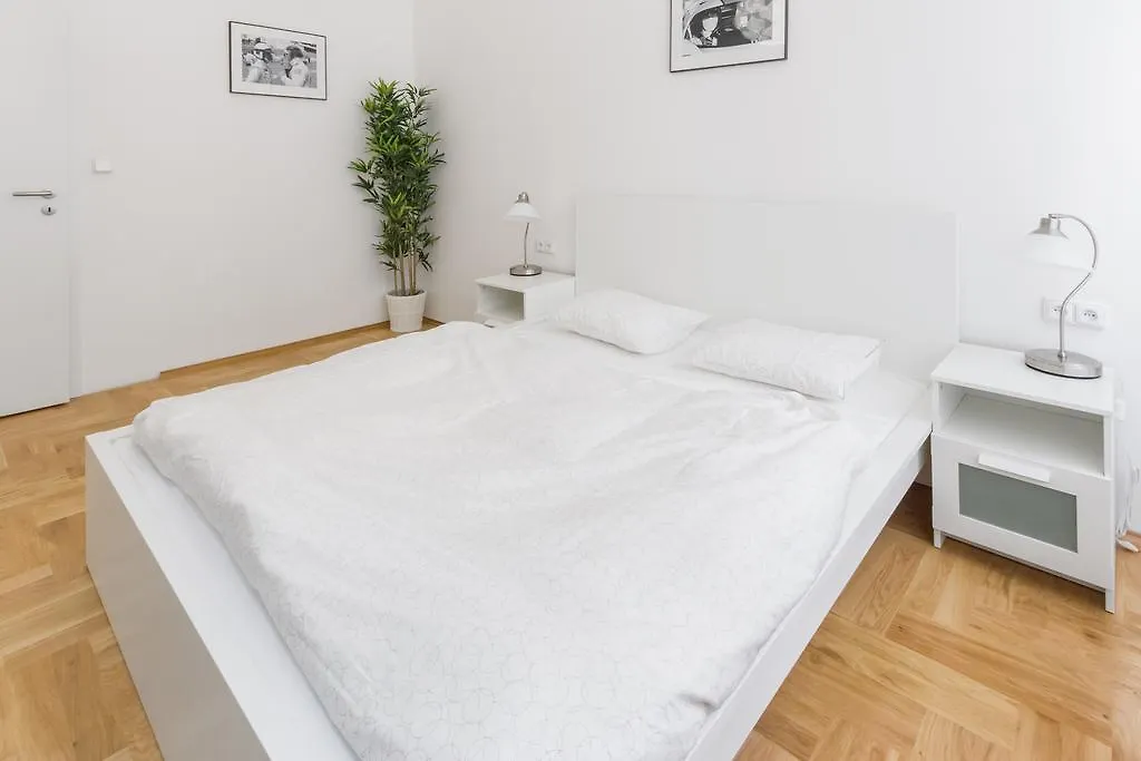 Apartment Jindrisska Praga